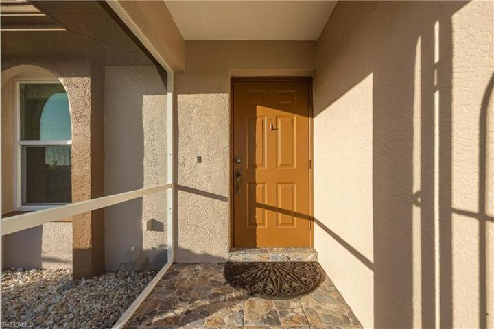 527 SW 32nd TER, CAPE CORAL FL 33914