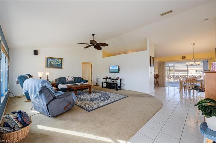 527 SW 32nd TER, CAPE CORAL FL 33914