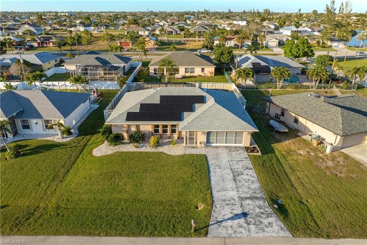 527 SW 32nd TER, CAPE CORAL FL 33914