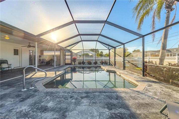 527 SW 32nd TER, CAPE CORAL FL 33914