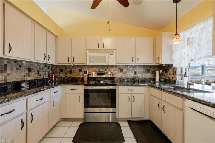 527 SW 32nd TER, CAPE CORAL FL 33914