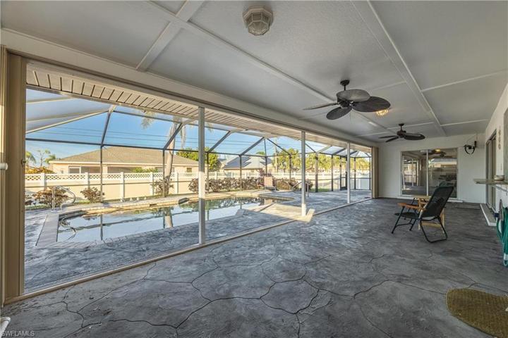 527 SW 32nd TER, CAPE CORAL FL 33914