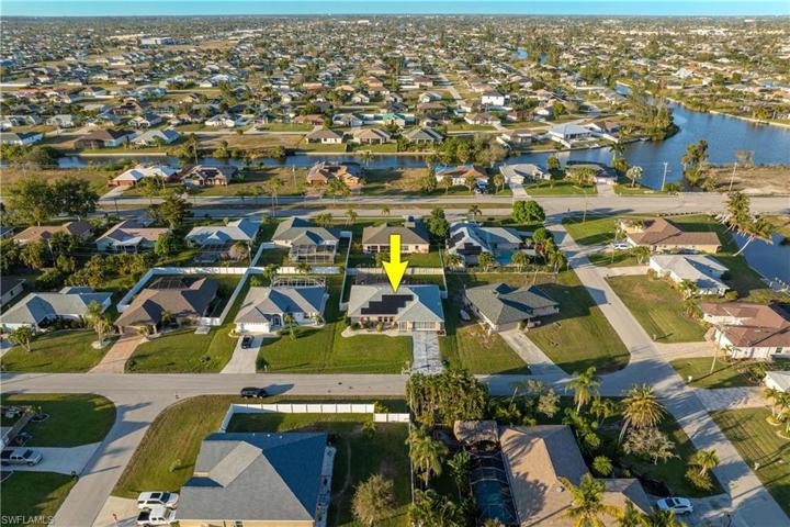 527 SW 32nd TER, CAPE CORAL FL 33914