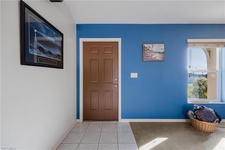 527 SW 32nd TER, CAPE CORAL FL 33914