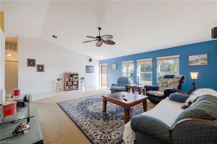 527 SW 32nd TER, CAPE CORAL FL 33914