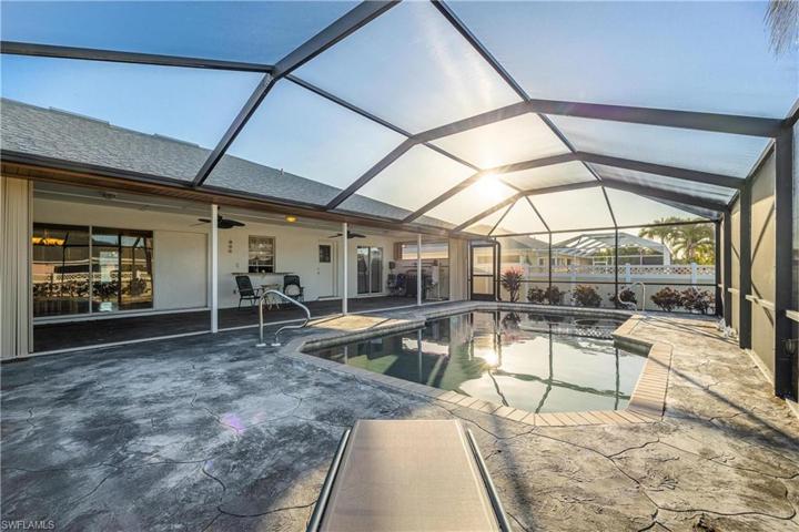 527 SW 32nd TER, CAPE CORAL FL 33914