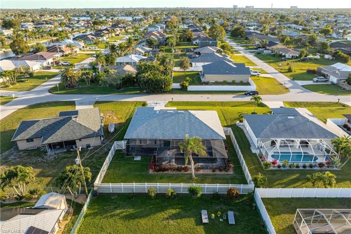 527 SW 32nd TER, CAPE CORAL FL 33914