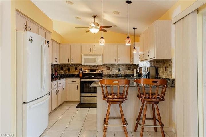 527 SW 32nd TER, CAPE CORAL FL 33914