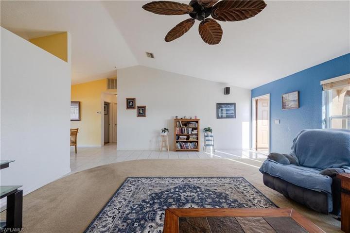 527 SW 32nd TER, CAPE CORAL FL 33914