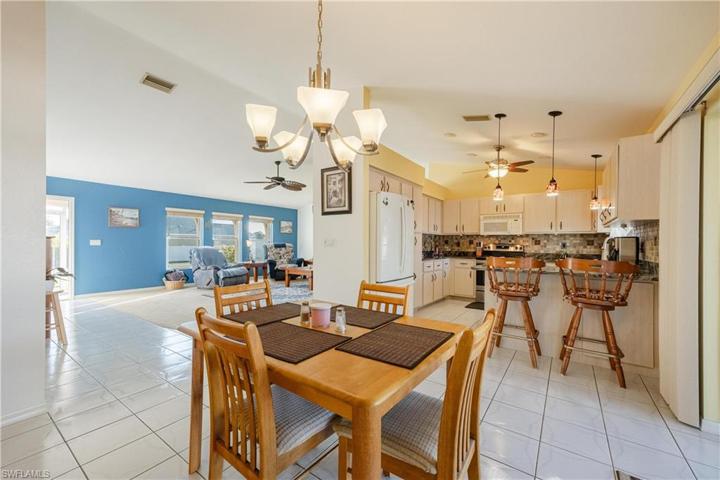 527 SW 32nd TER, CAPE CORAL FL 33914