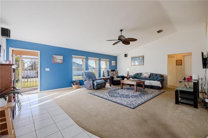 527 SW 32nd TER, CAPE CORAL FL 33914