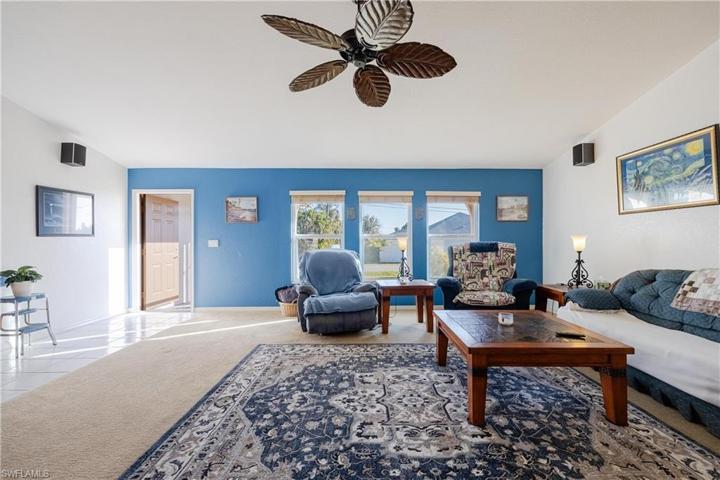 527 SW 32nd TER, CAPE CORAL FL 33914