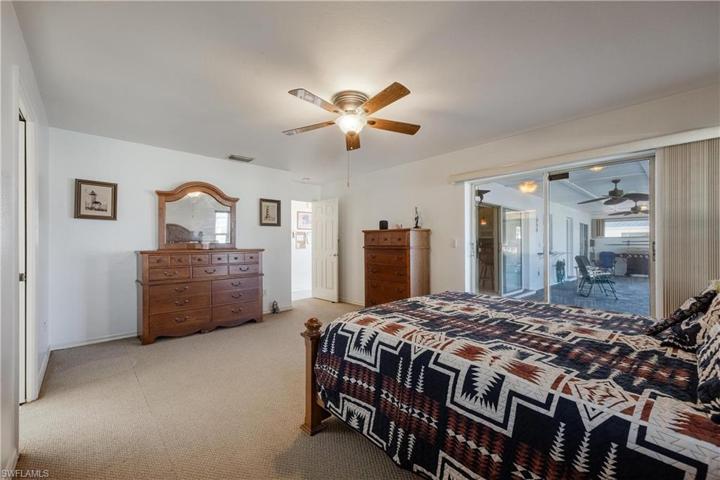 527 SW 32nd TER, CAPE CORAL FL 33914