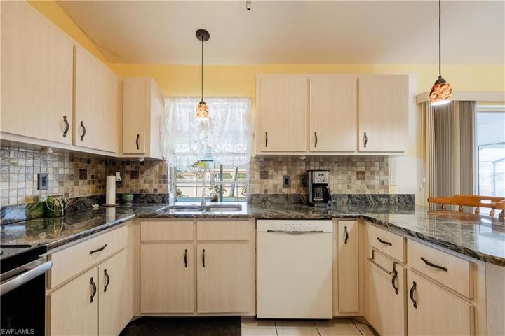 527 SW 32nd TER, CAPE CORAL FL 33914