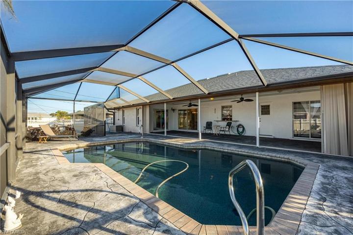 527 SW 32nd TER, CAPE CORAL FL 33914