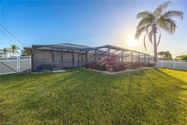 527 SW 32nd TER, CAPE CORAL FL 33914