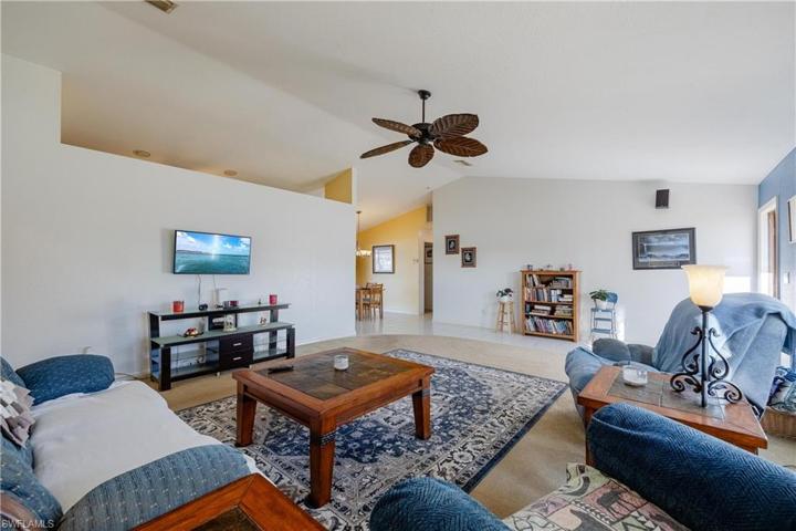 527 SW 32nd TER, CAPE CORAL FL 33914