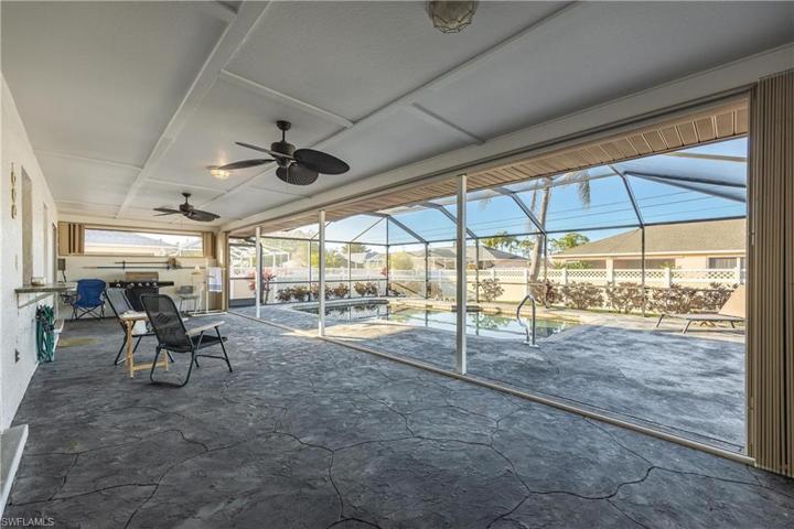 527 SW 32nd TER, CAPE CORAL FL 33914