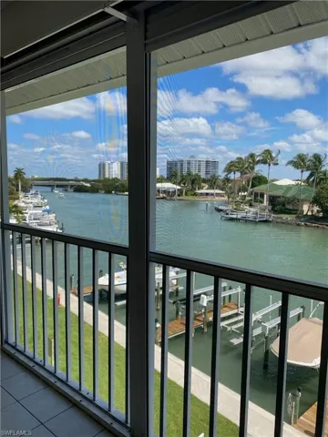 10686 Gulfshore Dr 304 A, Naples, Florida 34108