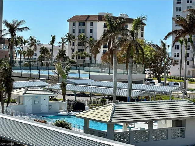 10686 Gulfshore Dr 304 A, Naples, Florida 34108