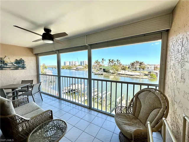 10686 Gulfshore Dr 304 A, Naples, Florida 34108