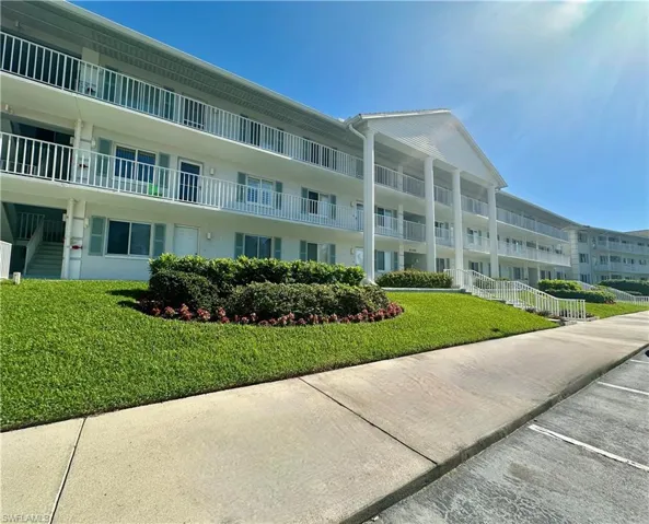 10686 Gulfshore Dr 304 A, Naples, Florida 34108