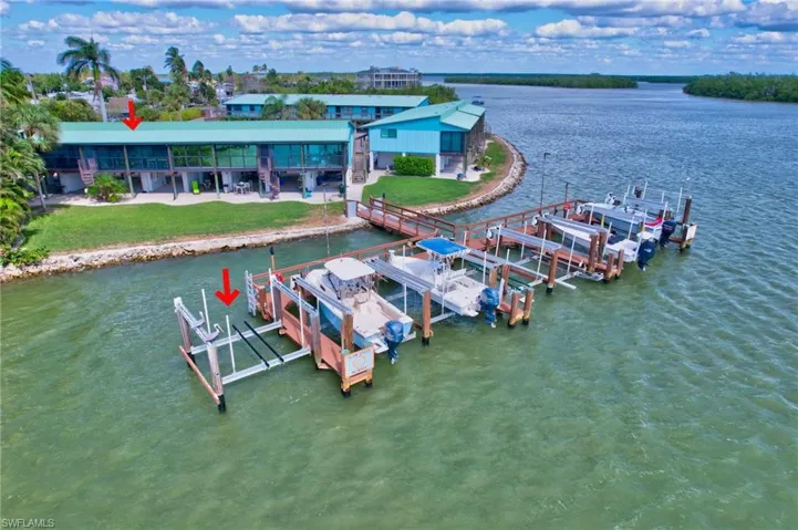 Amazing Bay-View Condo Boat Lift Included!