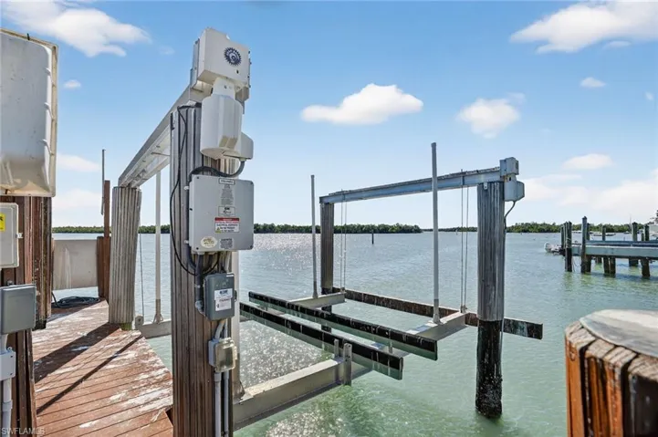 Unit J40 Boat Slip Included. 10,000lb Lift, (24' Max Length)