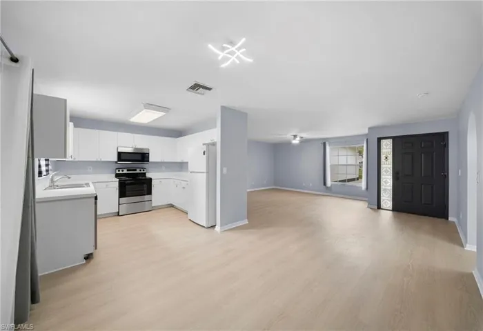 15624  sunny crest  LN, Fort Myers, FL 33905