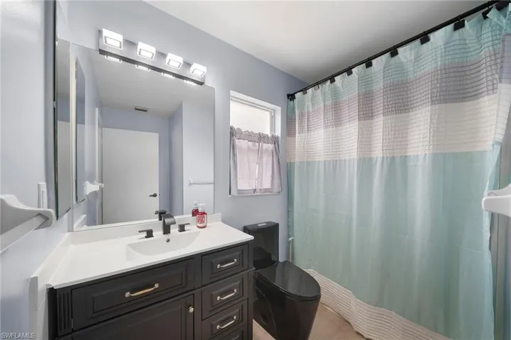 15624  sunny crest  LN, Fort Myers, FL 33905