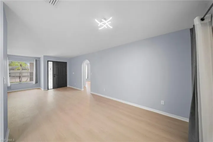 15624  sunny crest  LN, Fort Myers, FL 33905