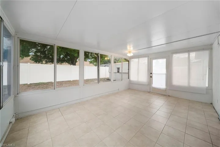 15624  sunny crest  LN, Fort Myers, FL 33905