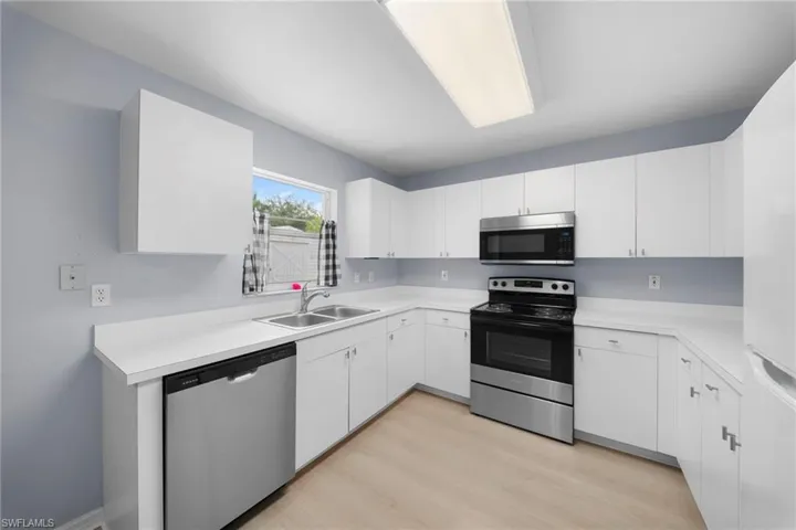 15624  sunny crest  LN, Fort Myers, FL 33905