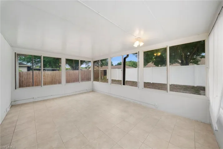 15624  sunny crest  LN, Fort Myers, FL 33905