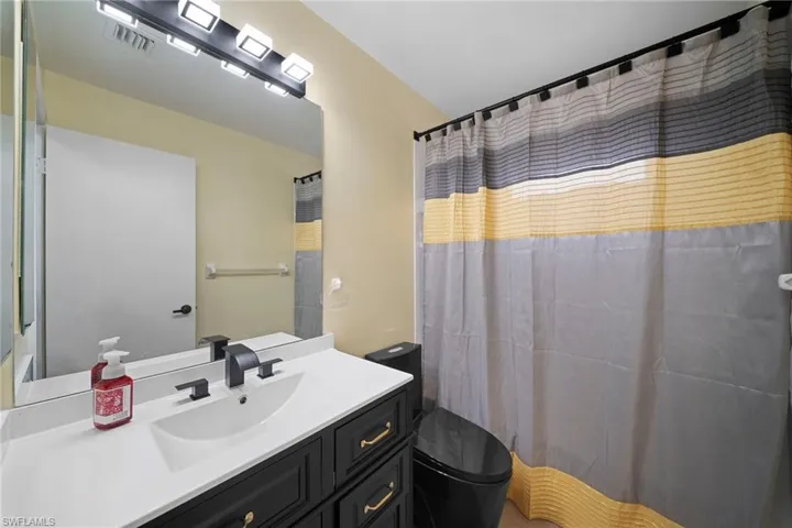 15624  sunny crest  LN, Fort Myers, FL 33905