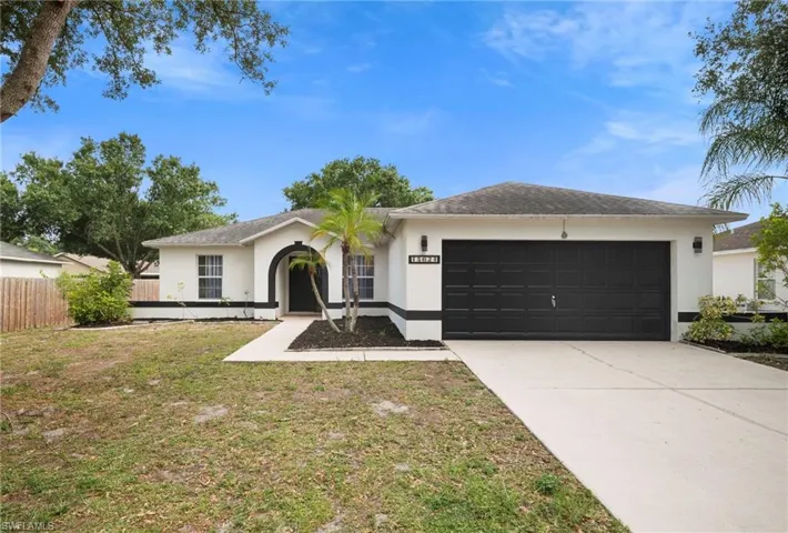 15624  sunny crest  LN, Fort Myers, FL 33905