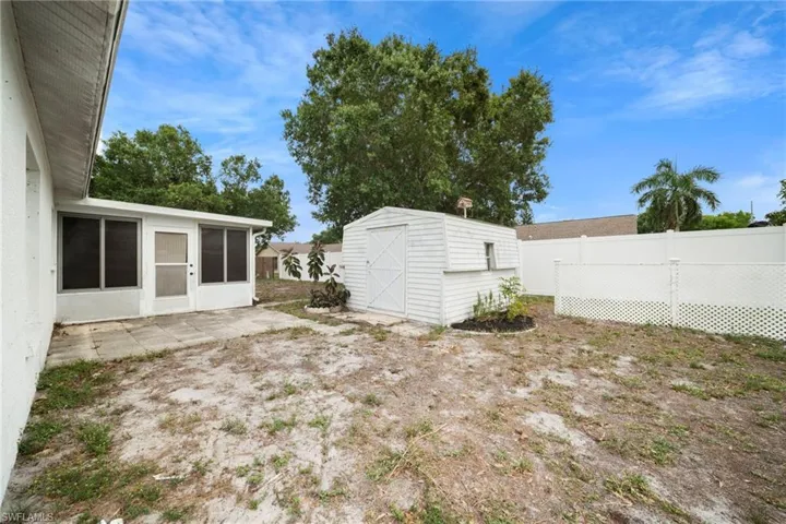15624  sunny crest  LN, Fort Myers, FL 33905