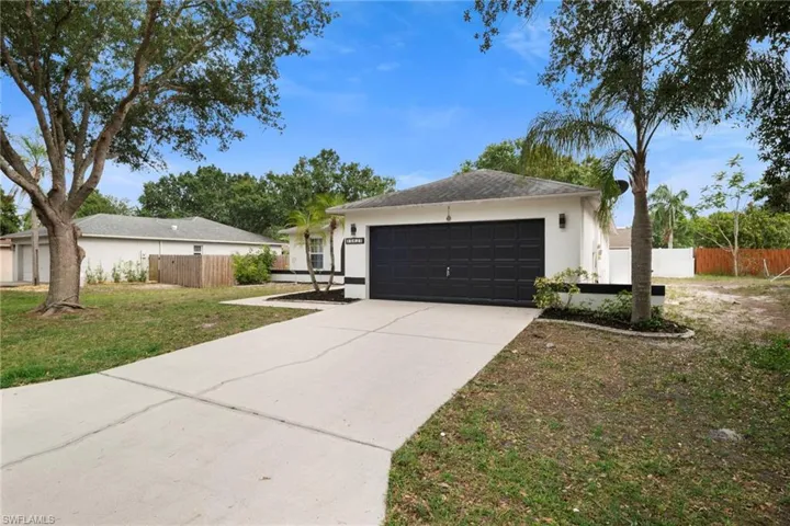15624  sunny crest  LN, Fort Myers, FL 33905