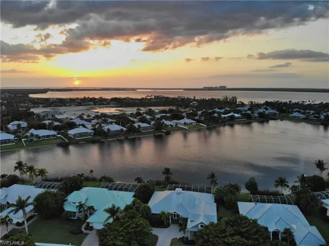 Located minutes from Beaches and the Islands
