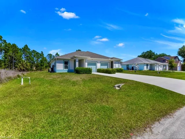 851 Bedford Dr, Lehigh Acres, Florida 33974