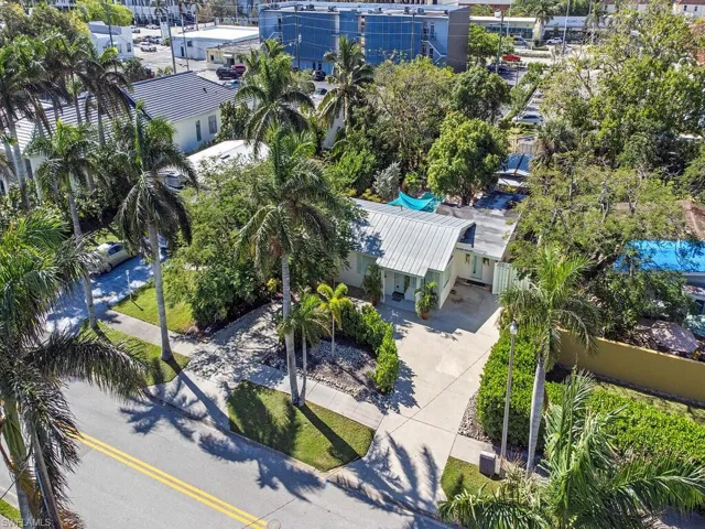 649  10th N ST, Naples, FL 34102