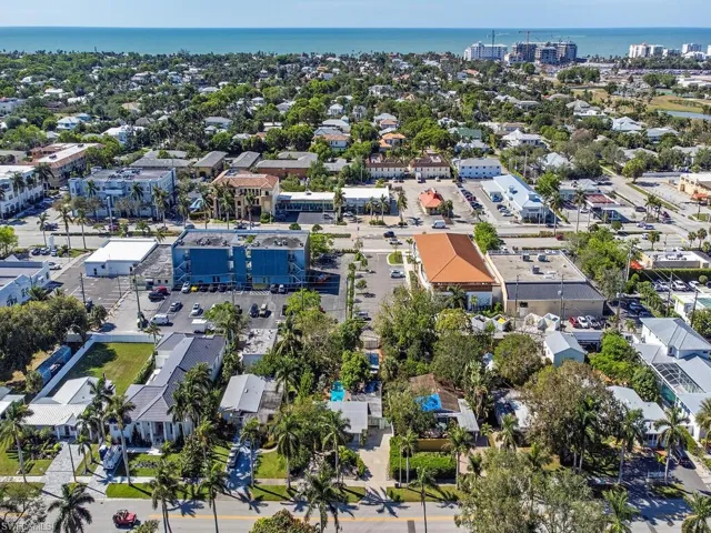 649  10th N ST, Naples, FL 34102