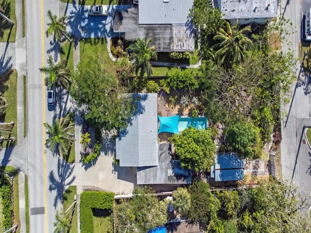 649  10th N ST, Naples, FL 34102