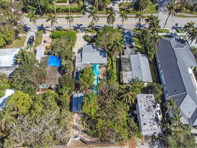 649  10th N ST, Naples, FL 34102