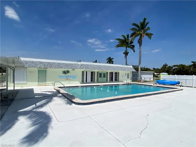 127 Raintree Ln, Fort Myers, Florida 33908
