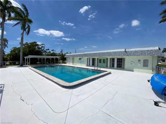 127 Raintree Ln, Fort Myers, Florida 33908