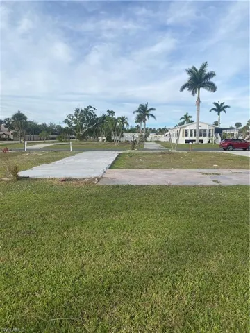 127 Raintree Ln, Fort Myers, Florida 33908