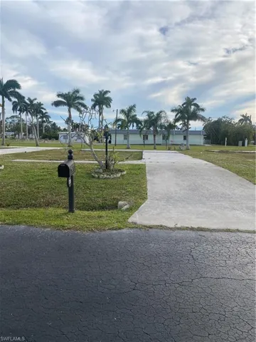 127 Raintree Ln, Fort Myers, Florida 33908