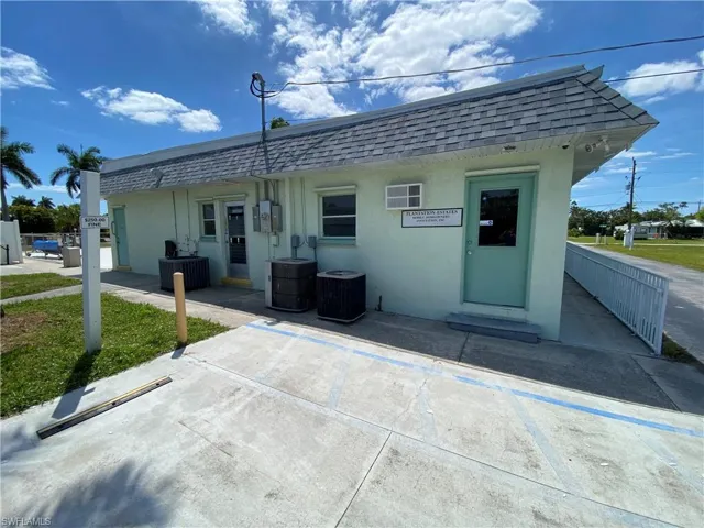 127 Raintree Ln, Fort Myers, Florida 33908