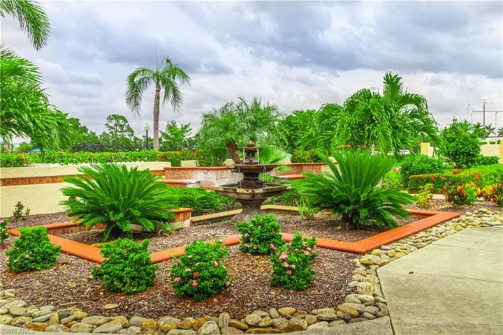 1828 Pine Valley Dr 101, Fort Myers, Florida 33907